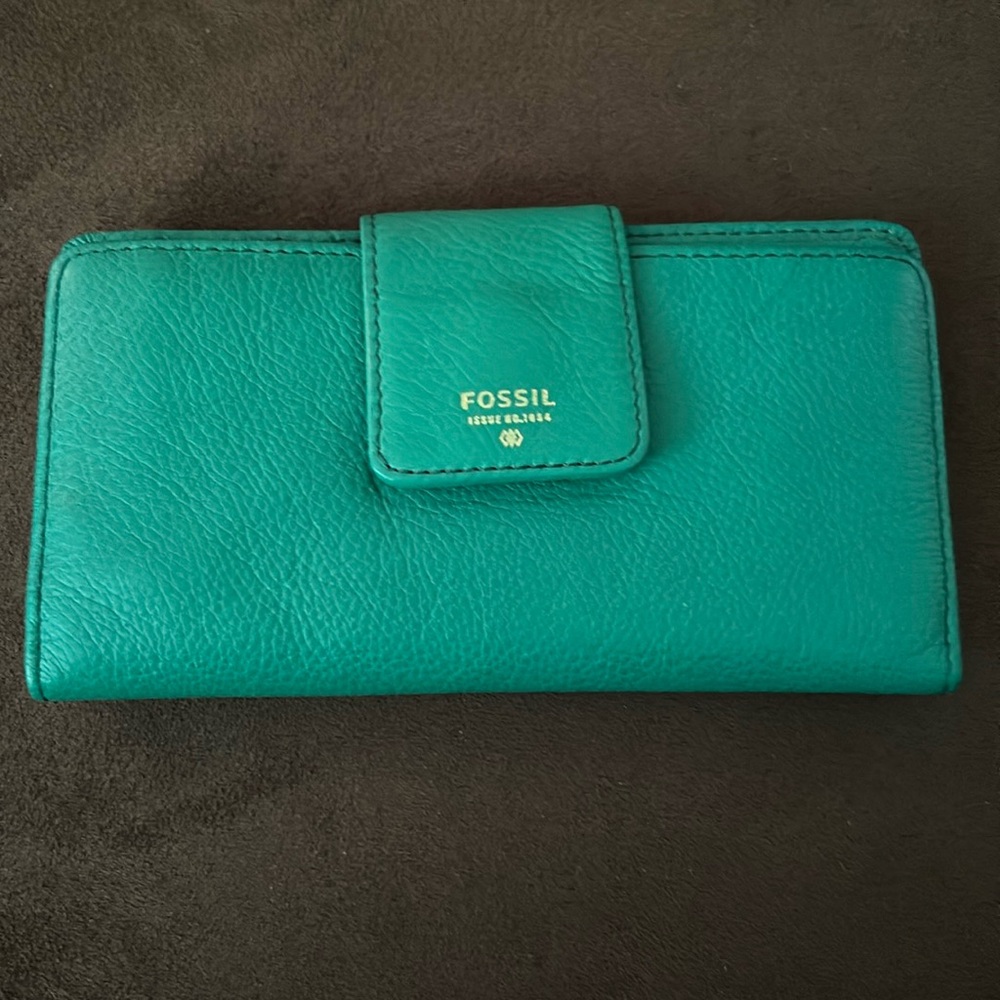 Green fossil wallet